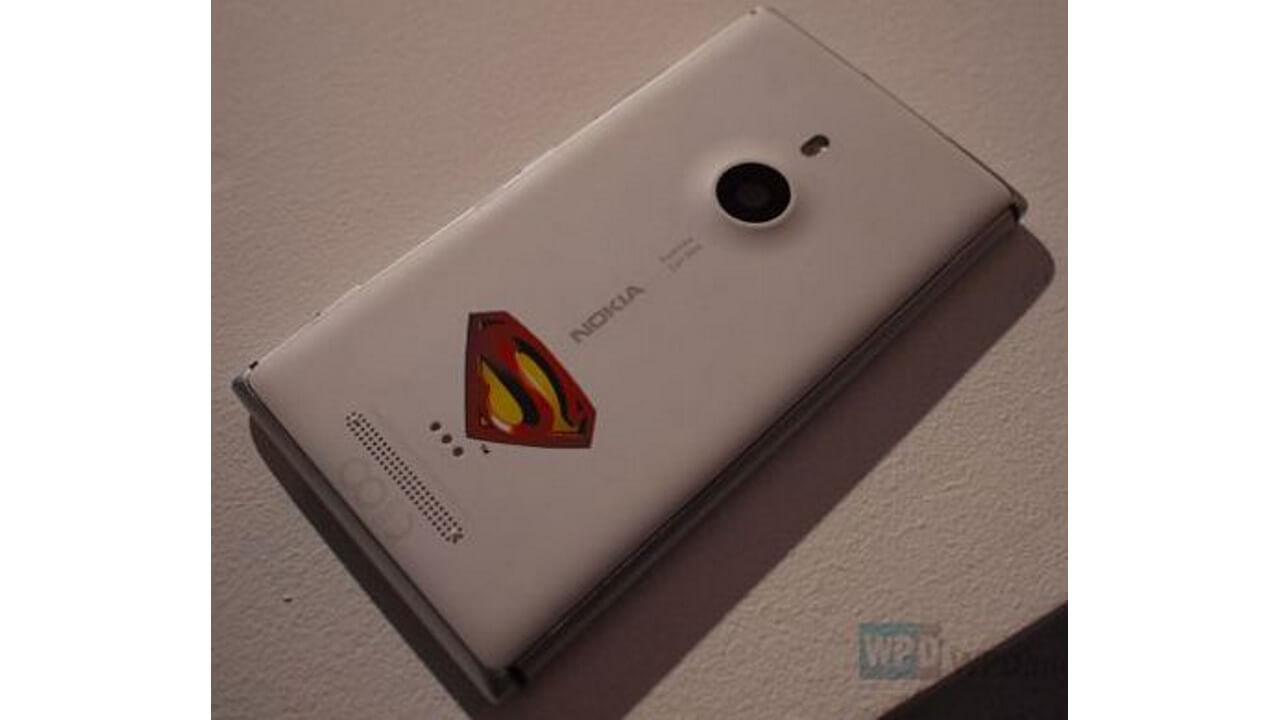 これは！Nokia Lumia 925 Superman Limited Edition