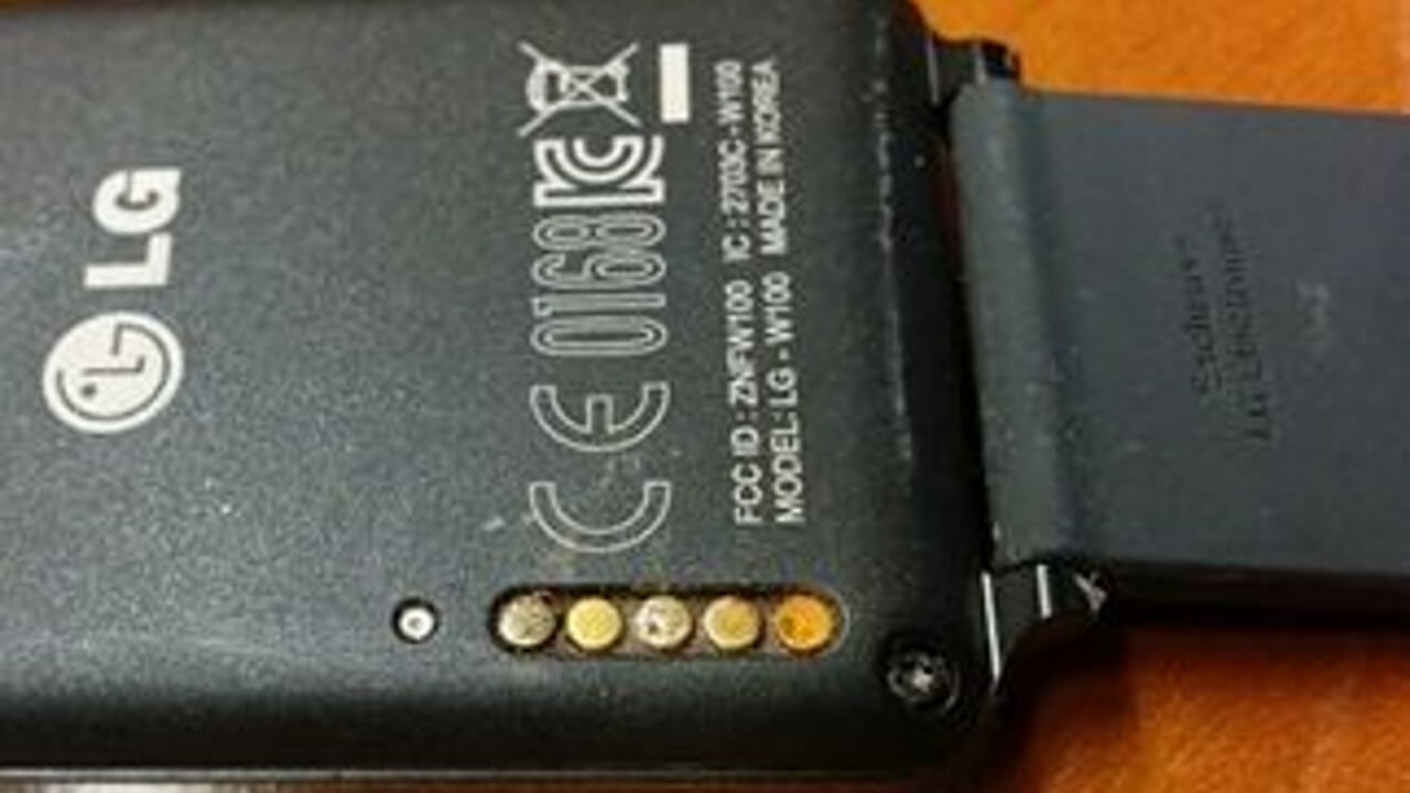 LG G Watchの充電コネクタ問題はソフトウェアアップデートで対応