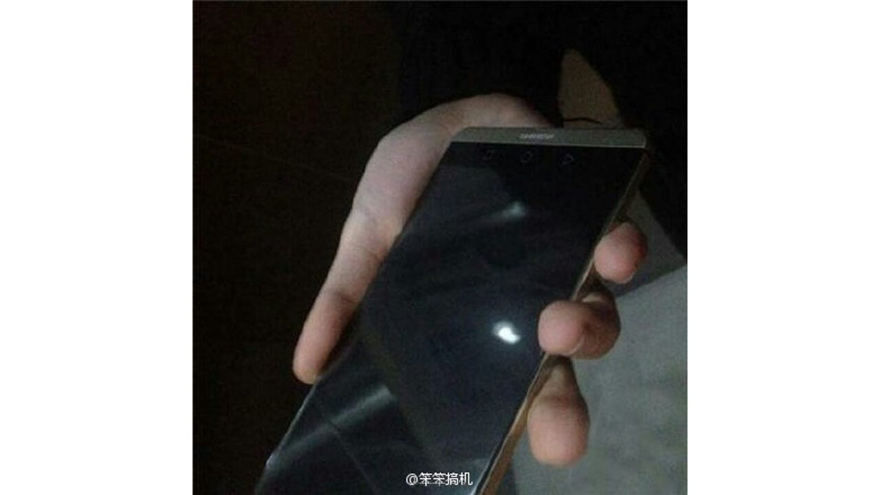 「Huawei Mate 8」とされる画像と一部スペックが伝えられる
