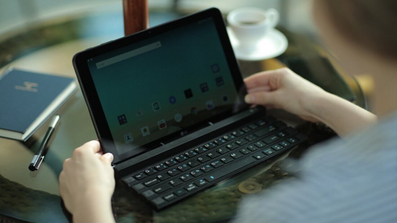 丸めて収納Bluetoothキーボード「LG Rolly Keyboard」発表