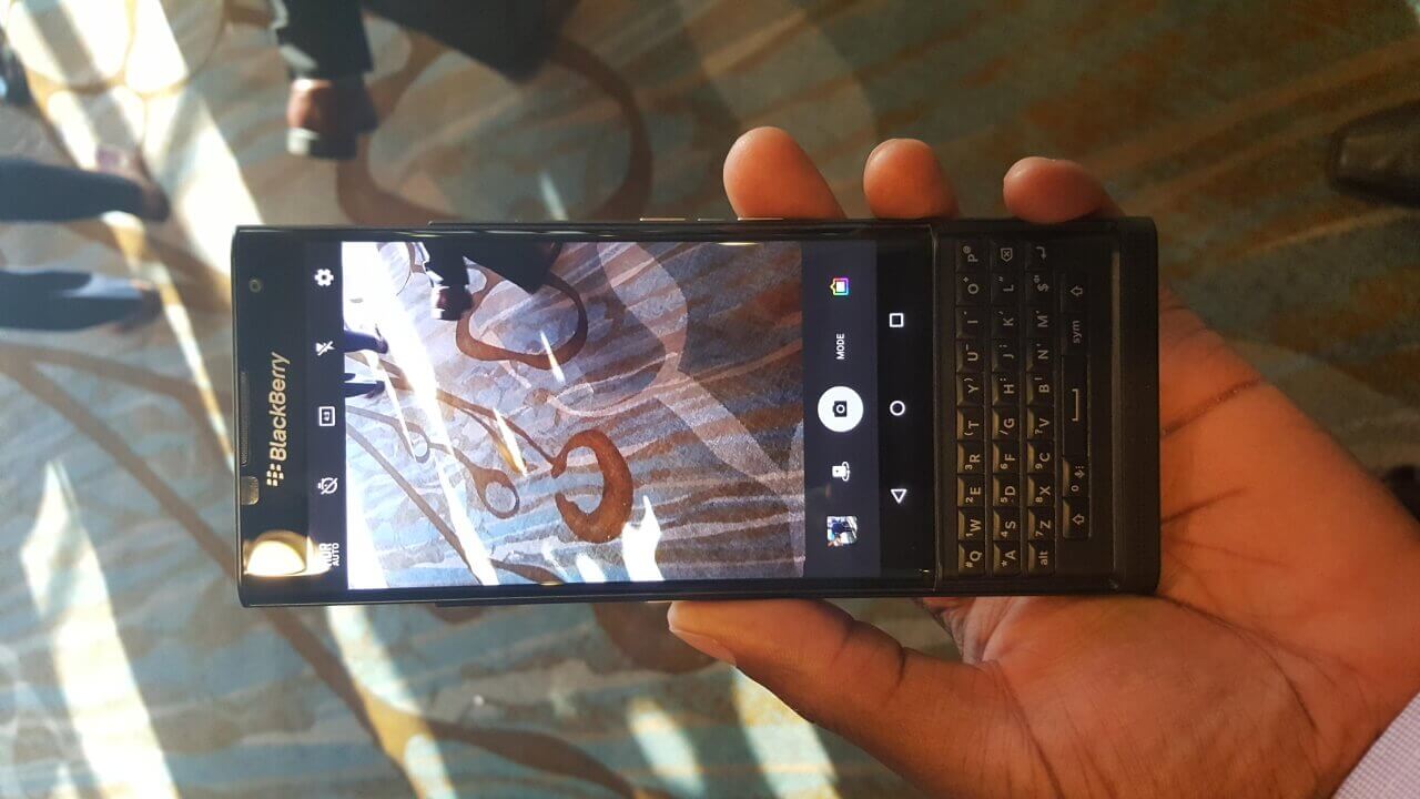 「Priv by BlackBerry」Galaxy Note5より薄い？