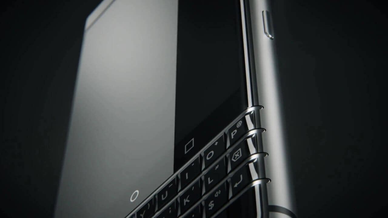 TCL/BlackBerry、フルキーボード搭載Android「Mercury」披露【CES 2017】