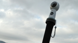 「Gear 360（2017）」モノポッドとスマートフォンホルダーを買って装着してみた