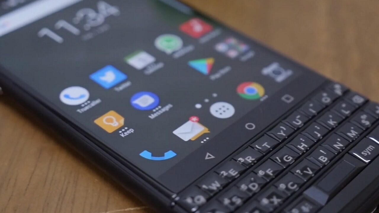 「BlackBerry KEYone LIMITED EDITION BLACK」ハンズオン動画複数公開