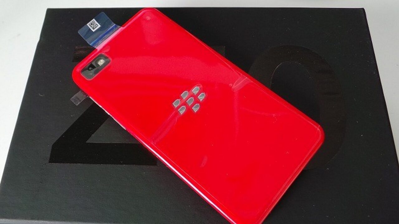 懐かし激レア「BlackBerry Z10 Red Developer Limited Edition」ebayに登場